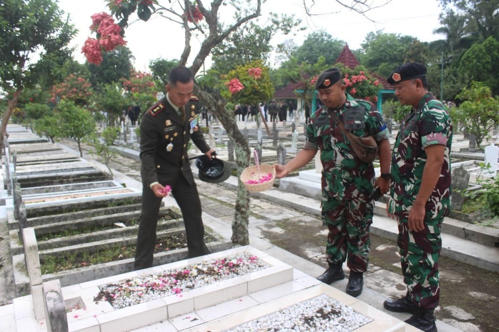 Malang Post Com Dandim Kota Malang Hadiri Upacara Ziarah Nasional Taman Makam Pahlawan