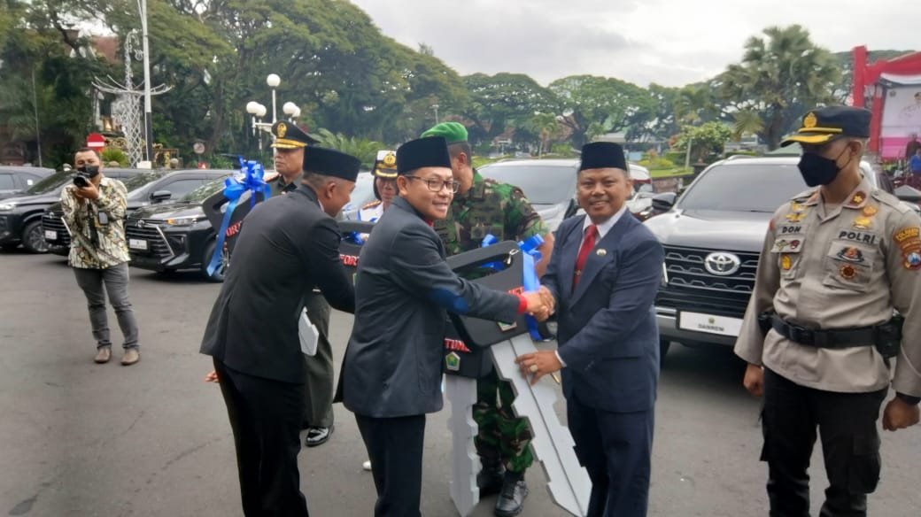 Malang-post.com - Pemkot Malang Support 14 Mobil Dinas Ke Pejabat TNI/Polri