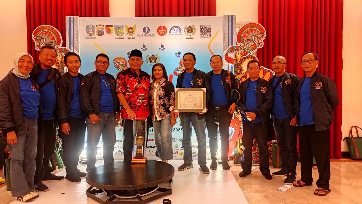 Malang Ketua Dprd Kota Malang Raih Pwi Jatim Award 2023 Di Kediri 0701