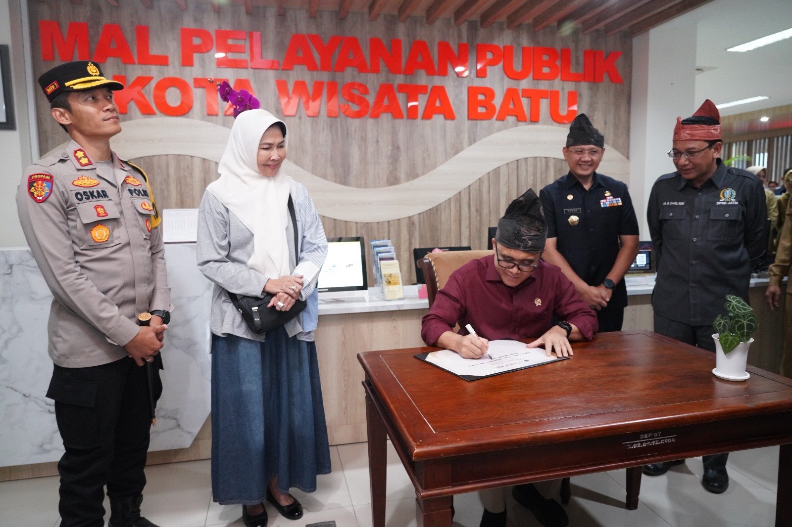 Malang-post.com - Tak Boleh Berbelit, Pelayanan Masyarakat Harus Cepat ...