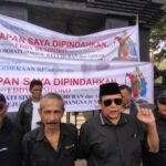 Jenazah Eddy Rumpoko Tak Segera Dipindahkan, Forum Warga Batu Pasang Banner di TMP hingga Somasi Pem...