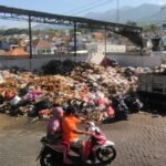 Sampah Numpuk Bau Busuk Muncul Lagi, Bikin Pusing Pedagang Pasar Induk Among Tani