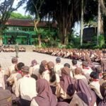 Babinsa Koramil 0833/Blimbing Bekali Siswa SMPN 14 Pandanwangi Dengan Karakter Disiplin