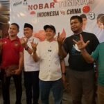 Nobar di Kayutangan Abah Anton Didaulat Sebagai 'Wali Kota Gila Bola'