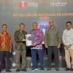 JNE Kembali Raih Penghargaan Courier of The Year di Indonesia Logistic Awards 2024