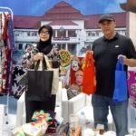 Pj Iwan Kunjungi Booth Kota Malang di Inacraft 2024