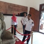 Para Guru IPS Antusias Ikuti Konservasi Koleksi Museum Mpu Purwa