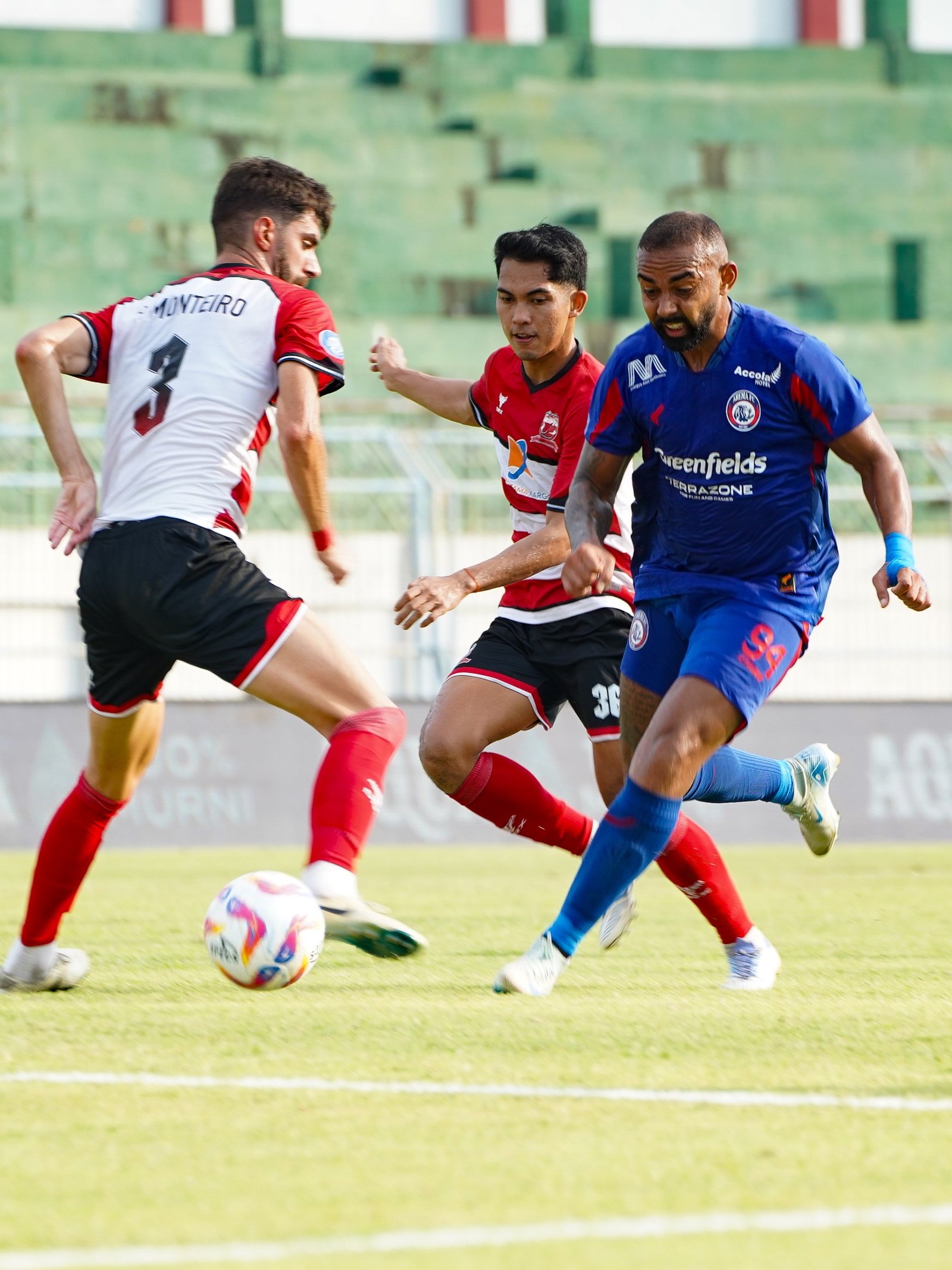 Menang Besar 4-2, Arema FC Tembus Papan Atas