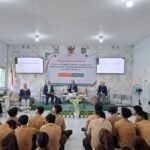 Ketua Persit Kartika Chandra Kirana Cabang XL Kodim 0833 Berikan Penyuluhan Hukum kepada Siswa Siswi...