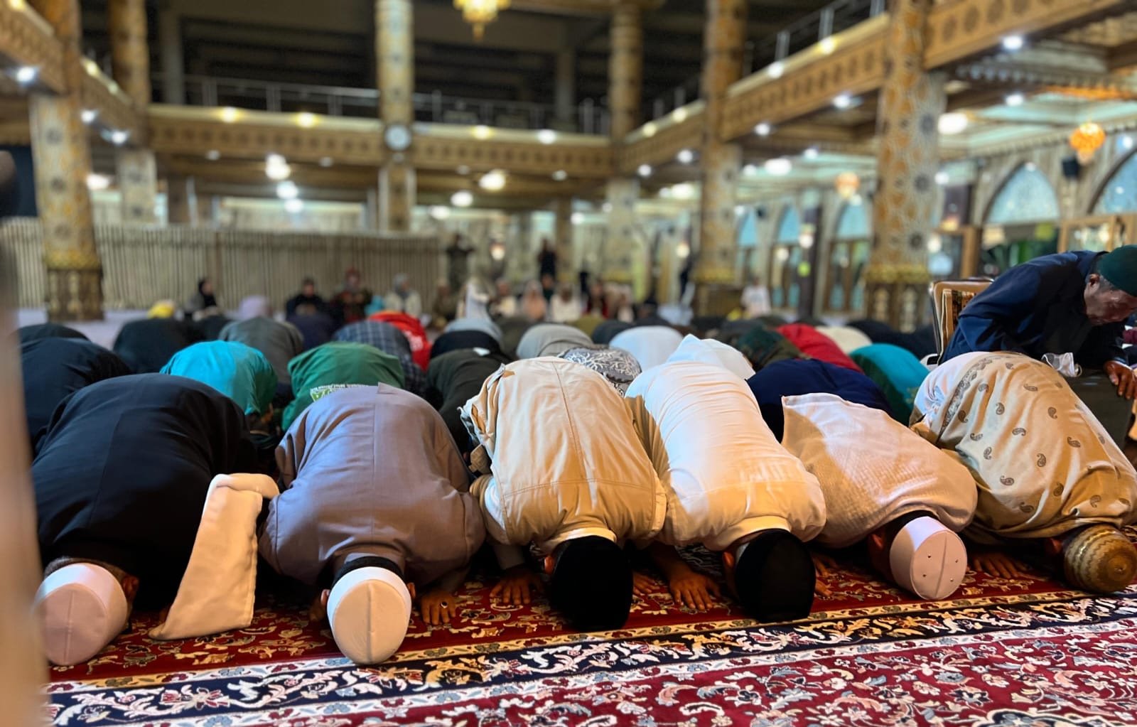 Sujud Syukur Bersama Kyai Sambut Kemenangan Cak Nur-Heli