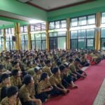 Babinsa Dinoyo Berikan Wawasan Kebangsaan kepada Siswa SMPN 13 Kota Malang