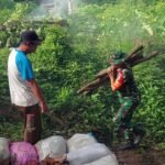 Babinsa Blimbing Ajak Warga Arjosari Jaga Kebersihan Lingkungan