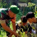 Babinsa Pandanwangi Bersama Siswa Siswi Smpn 24 Malang Tanam Pohon Buah