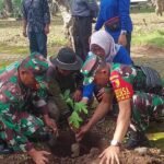 Koramil 0833/03 Blimbing Gelar Aksi Penanaman Pohon di Makam Islam Polowijen