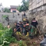 Babinsa Purwodadi Turut Karya Bakti Bersih Sungai Dan Pilah Sampah Wilayah Binaan