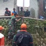 Babinsa Mergosono Edukasi Warga Cegah Banjir