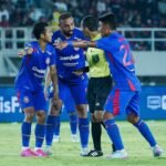 Banjir Kartu, Arema FC Taklukkan Persis Solo  