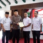 Wamenkop Serahkan SK 390 Koperasi Merah Putih di Kabupaten Malang