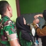 Babinsa Arjosari Dampingi Imunisasi Balita, Wujudkan Kesehatan Generasi Penerus