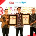 JNE Sabet Dua Penghargaan di Indonesia Original Brands Award 2025