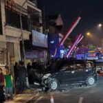 Avanza Parkir di Badan Jalan, Ditabrak Truk di Jalan Bromo Kota Batu