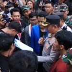 Kapolres Malang Turun Tangan, Temui Massa Aksi