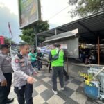 Sambil Tunggu Orderan, Ojol Kota Batu Jaga dan Bersih-bersih Pos Polisi