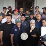 Puluhan Anggota HMI Demo Damai di Depan Kantor DPRD Kota Malang 