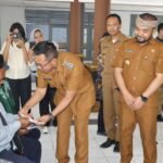 Lansia di Bumiaji Sumringah Terima PKH Plus Tahap Tiga