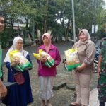 Menarmed 2 Kostrad Malang Gelar Bazar Murah Beras SPHP Diserbu Warga