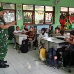 Meneladani Semangat Pahlawan, Babinsa Bareng Inspiring Class di SDN Percobaan 1 Malang