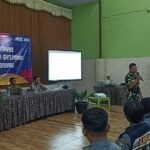 Babinsa Sukun Bekali Satlinmas Kebonsari Pelatihan Komunikasi dan Pelaporan Kamtibmas