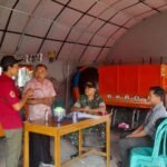 Babinsa Koramil Kedungkandang Tinjau Aliran Sungai Bersama Posko Siaga Bencana