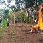 Polisi Gerebek dan Bakar Lokasi Sabung Ayam di Singosari