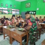 Babinsa Bandungrejosari Dampingi Distribusi Makanan Bergizi Gratis di Sekolah