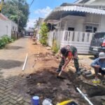 Babinsa Tlogowaru Dampingi Warga Pasang Pipa Air HIPAM