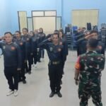 Tingkatkan Disiplin, Babinsa Sukun Gelar Pelatihan PBB Satlinmas