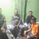 Perkuat Silaturahmi Babinsa Koramil Klojen Gencarkan Patroli Dialogis Malam Hari