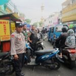 Pastikan Aman, Lancar, dan Tertib, Babinsa Sukoharjo Monitoring Pasar Takjil