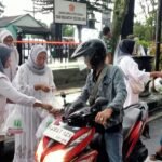 Persit Kodim 0833 Berbagi Takjil Gratis di Bulan Ramadhan