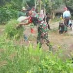 Ciptakan Lingkungan Bersih, Babinsa Blimbing Gelar Kerja Bakti Bersama Warga