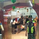 Babinsa Kiduldalem Komsos dan Patroli Objek Vital Jelang Mudik Lebaran