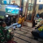 Melalui Komsos, Babinsa Sukun Bersama Bhabinkamtibmas Bangun Kedekatan Dengan Warga