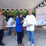 Warga Balearjosari dan Polowijen Sumringah Jinjing Bantuan Sembako