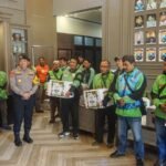 Polres Malang Bagikan Bingkisan Lebaran untuk Komunitas Ojek Online