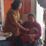 Babinsa Blimbing Aktif Dampingi Imunisasi Balita di Wilayah Binaan