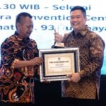 Sekda Budiar Terima PWI Jatim Award 2026