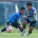 Menolak Lupa Lini Belakang, Misi Sempurna Marcos Santos di Kanjuruhan