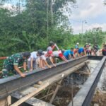 Gotong Royong Kodim 0833 dan Warga Percepat Pembangunan Jembatan Perintis Garuda