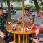 Babinsa Arjosari Jalin Komsos dengan Tomas, Tingkatkan Kamtibmas di Wilayah Binaan